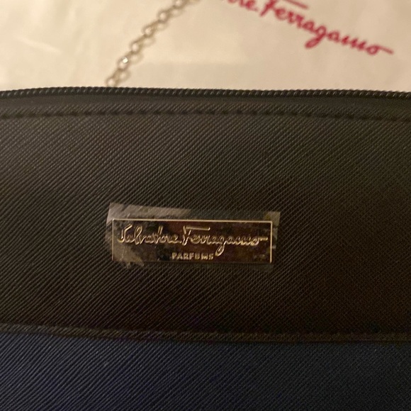 Salvatore Ferragamo parfums cosmetic bag - Picture 7 of 15